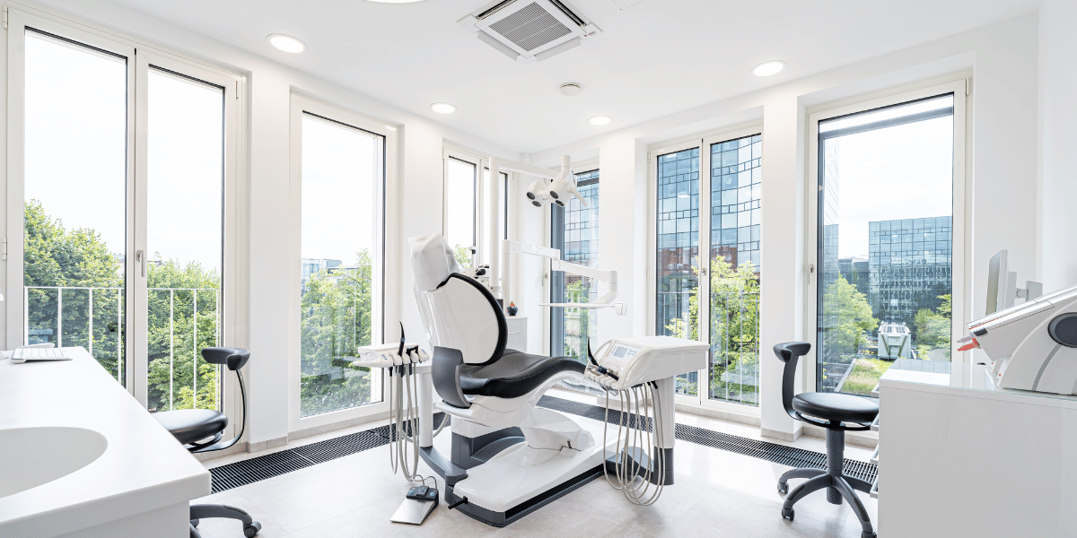 zahnarzt-muenchen-hajto-behandlungszimmer