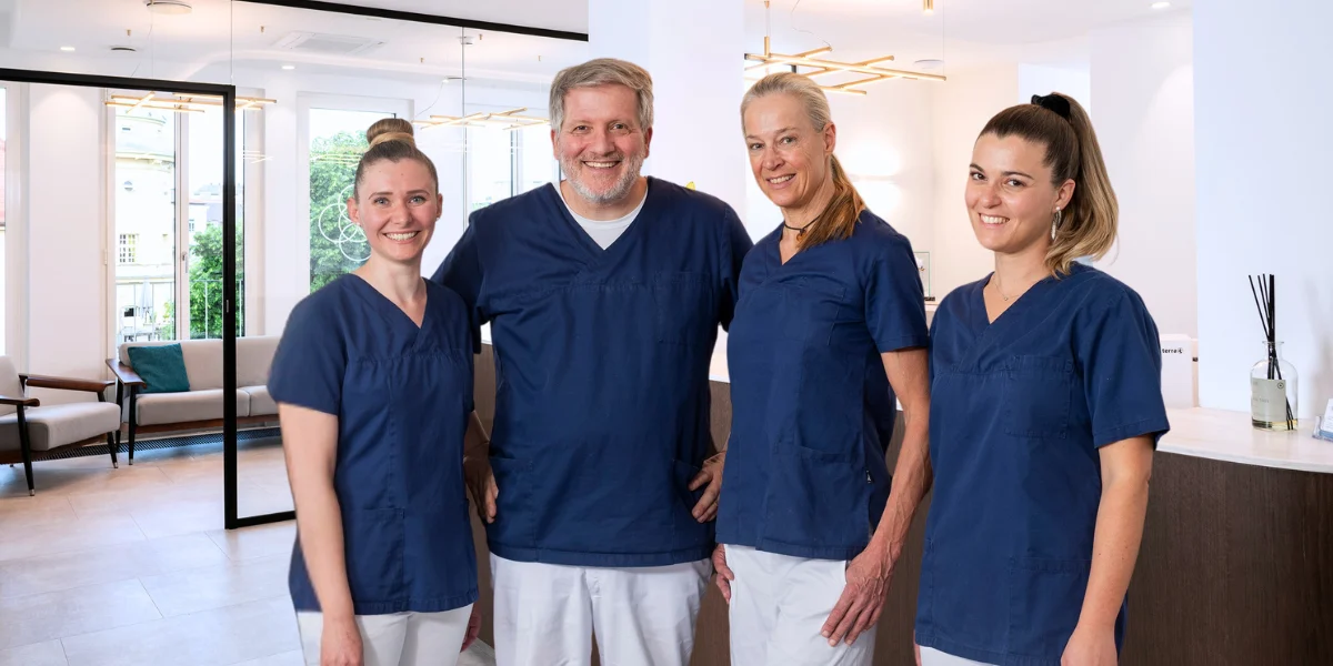 zahnaerzte-team-zahnarzt-hajto-header (4)